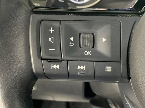 Used 2023 Nissan Rogue SV w/ SV Premium B Package FWD image 16