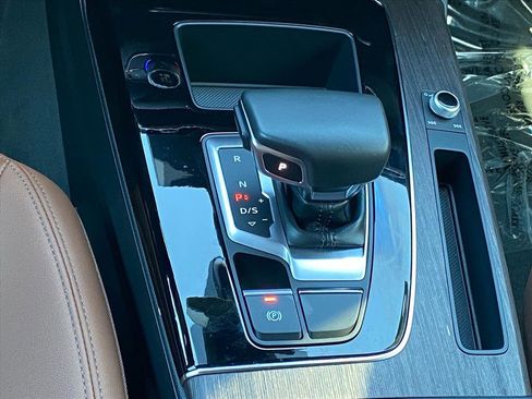 Used 2023 Audi Q5 2.0T Premium w/ Convenience Package image 10