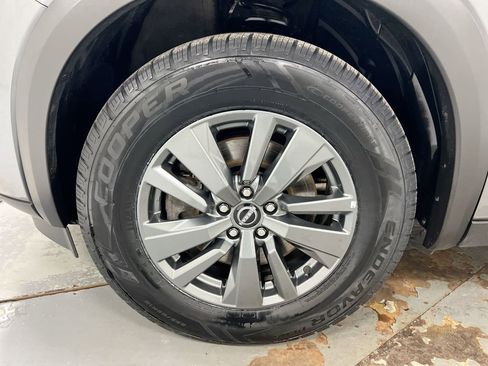 Used 2024 Nissan Pathfinder SV image 27