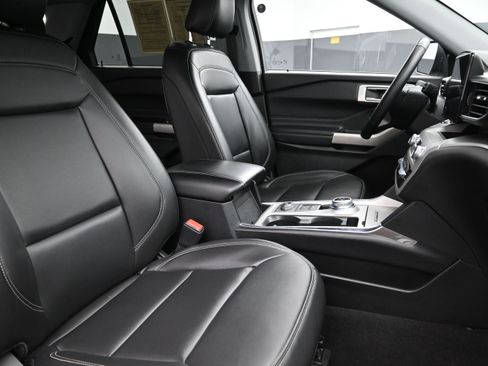 Used 2023 Ford Explorer XLT w/ Equipment Group 202A AWD/4WD image 29