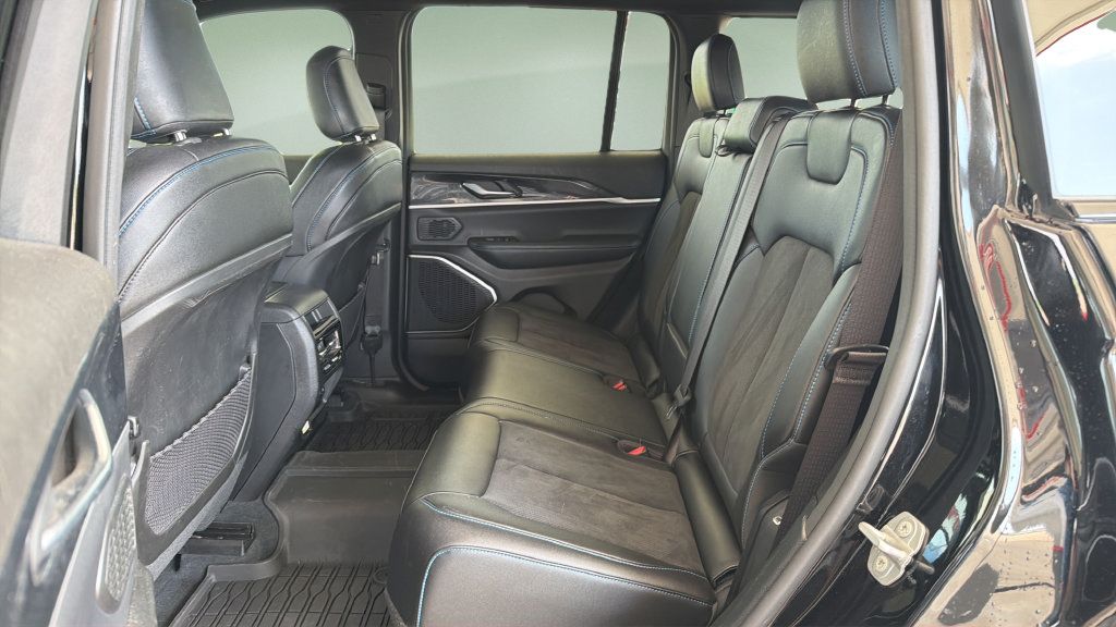 Used 2022 Jeep Grand Cherokee Trailhawk AWD/4WD image 20