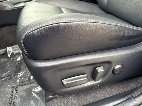 Used 2016 Toyota RAV4 Limited image 18