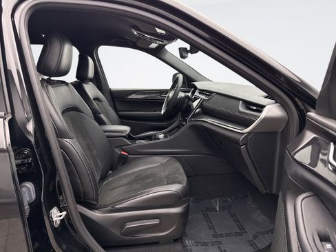 Used 2023 Jeep Grand Cherokee L Laredo image 17