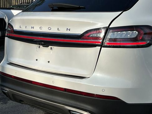 Used 2023 Lincoln Nautilus Reserve image 12