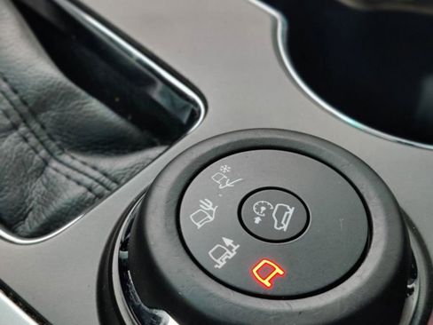 Used 2015 Ford Explorer Limited image 26