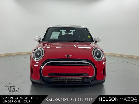 Used 2022 MINI Cooper 4-Door Hardtop image 2