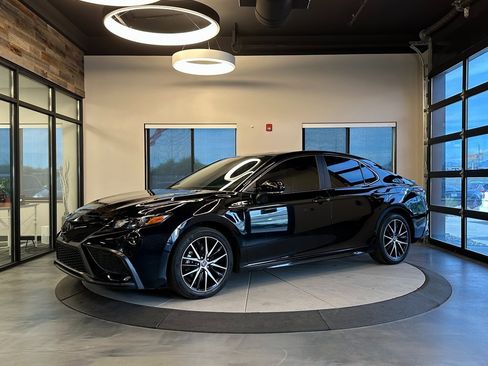 Used 2022 Toyota Camry SE image 7