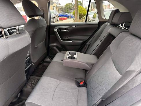 Used 2025 Toyota RAV4 XLE AWD/4WD image 14