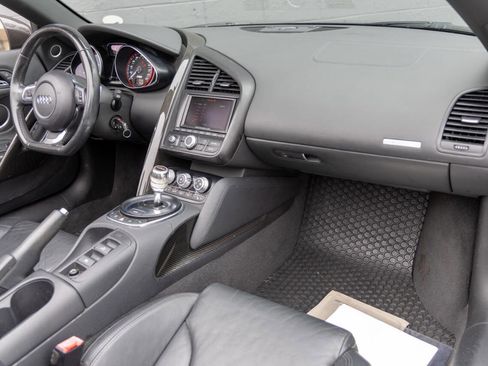 Used 2011 Audi R8 V10 image 3