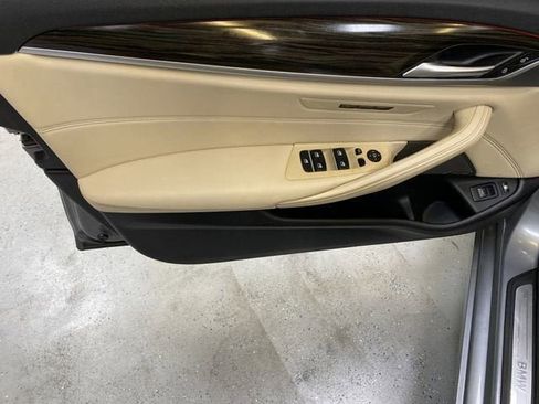 Used 2023 BMW 530e w/ Premium Package RWD image 21