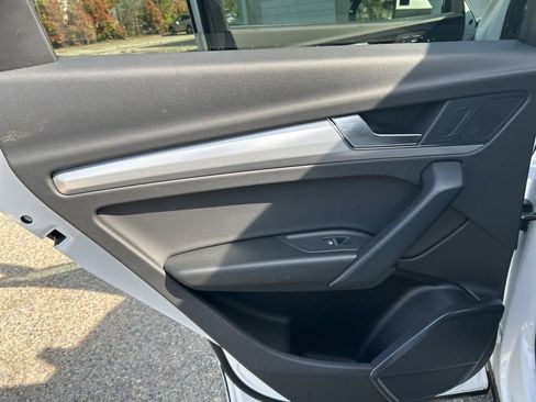 Used 2025 Audi Q5 2.0T Premium image 18