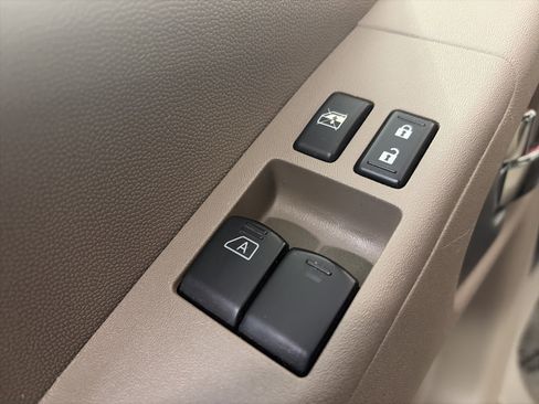 Used 2014 Nissan Frontier SV w/ SV Value Truck Package image 13