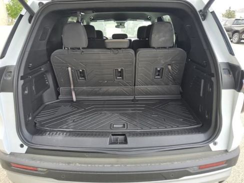 Used 2025 Chevrolet Traverse LT w/ LPO, Floor Liner Package FWD image 6