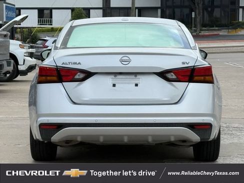 Used 2024 Nissan Altima 2.5 SV FWD image 7