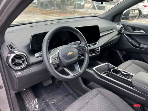 Used 2025 Chevrolet Equinox LT image 30