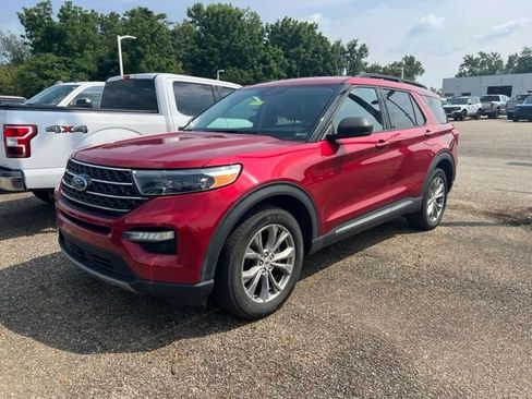 Used 2021 Ford Explorer XLT w/ Equipment Group 202A AWD/4WD image 4