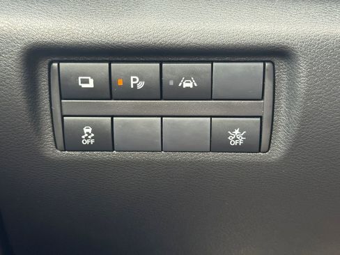 Used 2025 Nissan Versa S w/ Trunk Package image 10