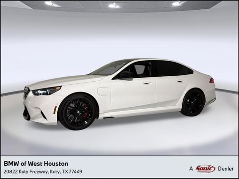 Used 2025 BMW M5 w/ Executive Package AWD/4WD image 1