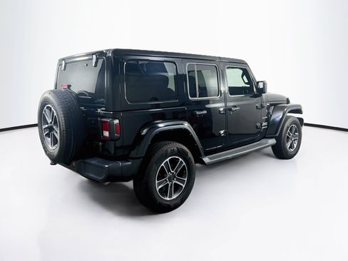 Used 2023 Jeep Wrangler Unlimited Sahara AWD/4WD image 5