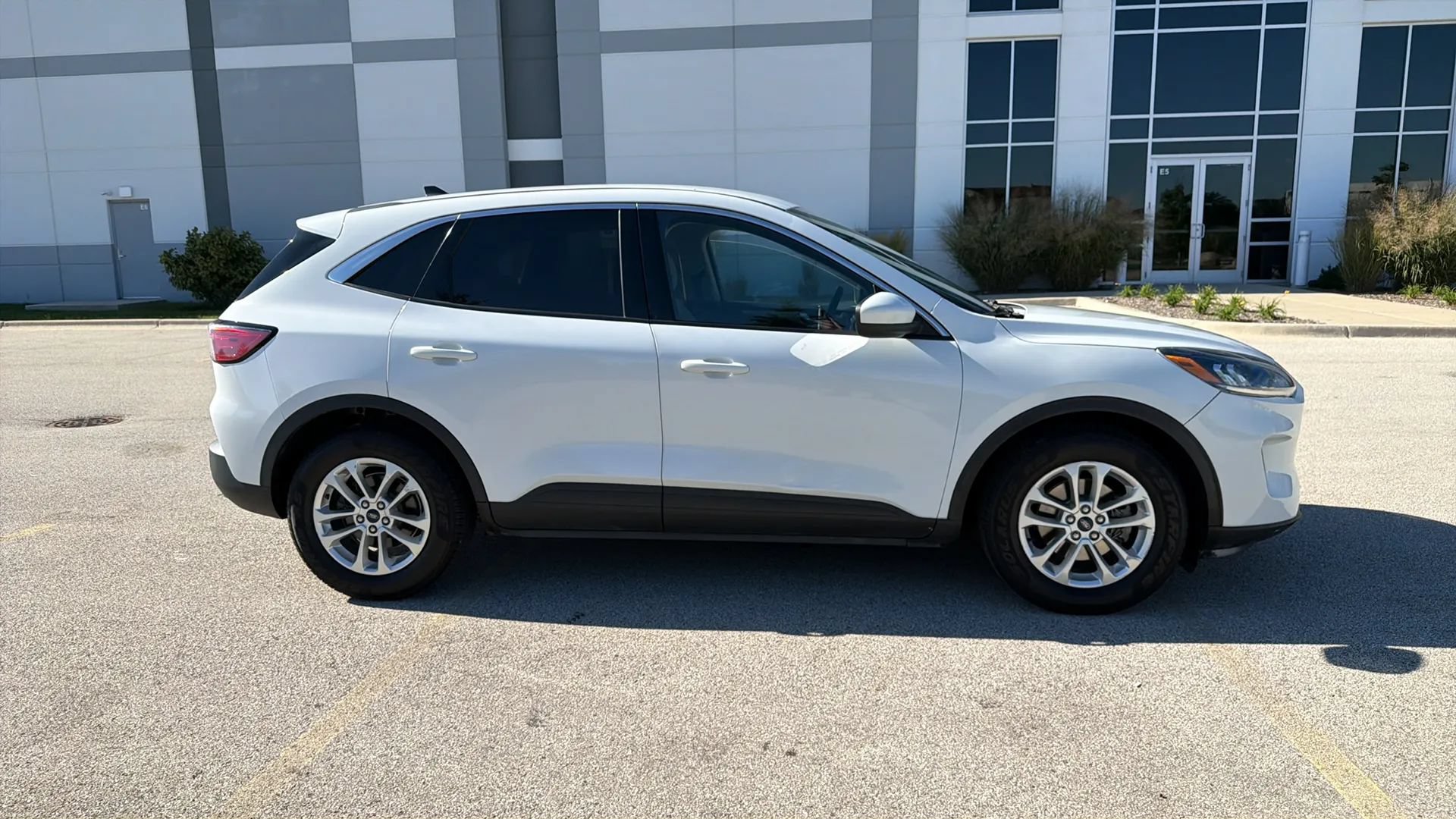 Used 2020 Ford Escape SE FWD image 4