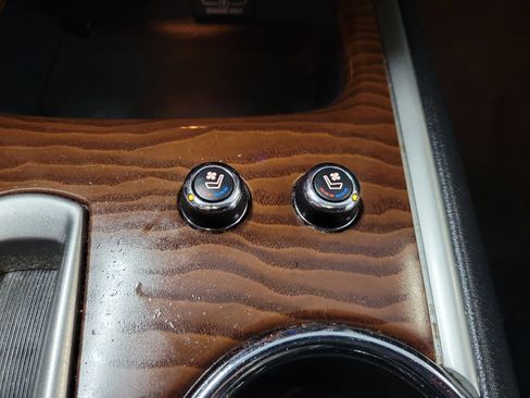 Used 2020 Nissan Pathfinder Platinum image 27