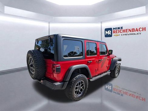 Used 2024 Jeep Wrangler Unlimited Rubicon AWD/4WD image 4