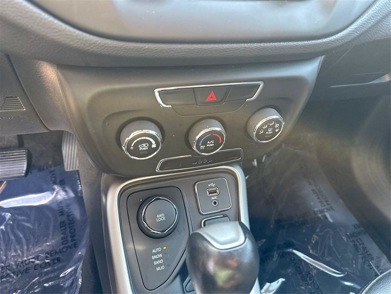 Used 2018 Jeep Compass Latitude AWD/4WD image 29