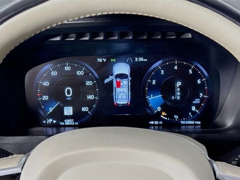 Used 2021 Volvo XC90 T6 Momentum w/ Protection Package Premier image 14