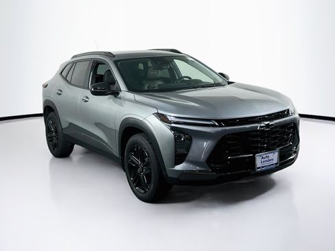 Used 2025 Chevrolet Trax ACTIV FWD image 3