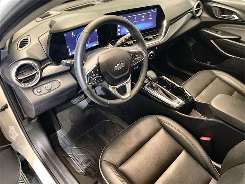 Used 2024 Chevrolet Trax ACTIV w/ Driver Confidence Package image 10