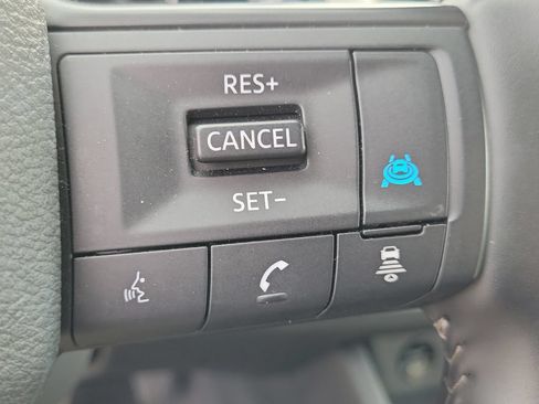 Used 2025 Nissan Rogue SV FWD image 18