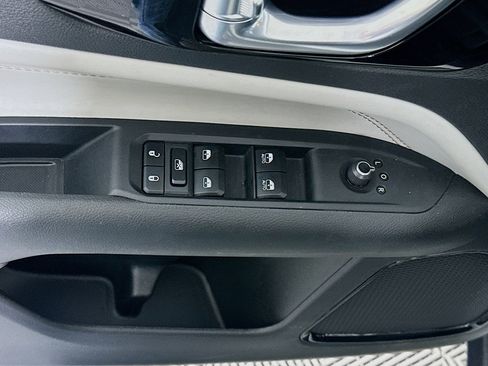 Used 2025 Jeep Compass Limited image 15