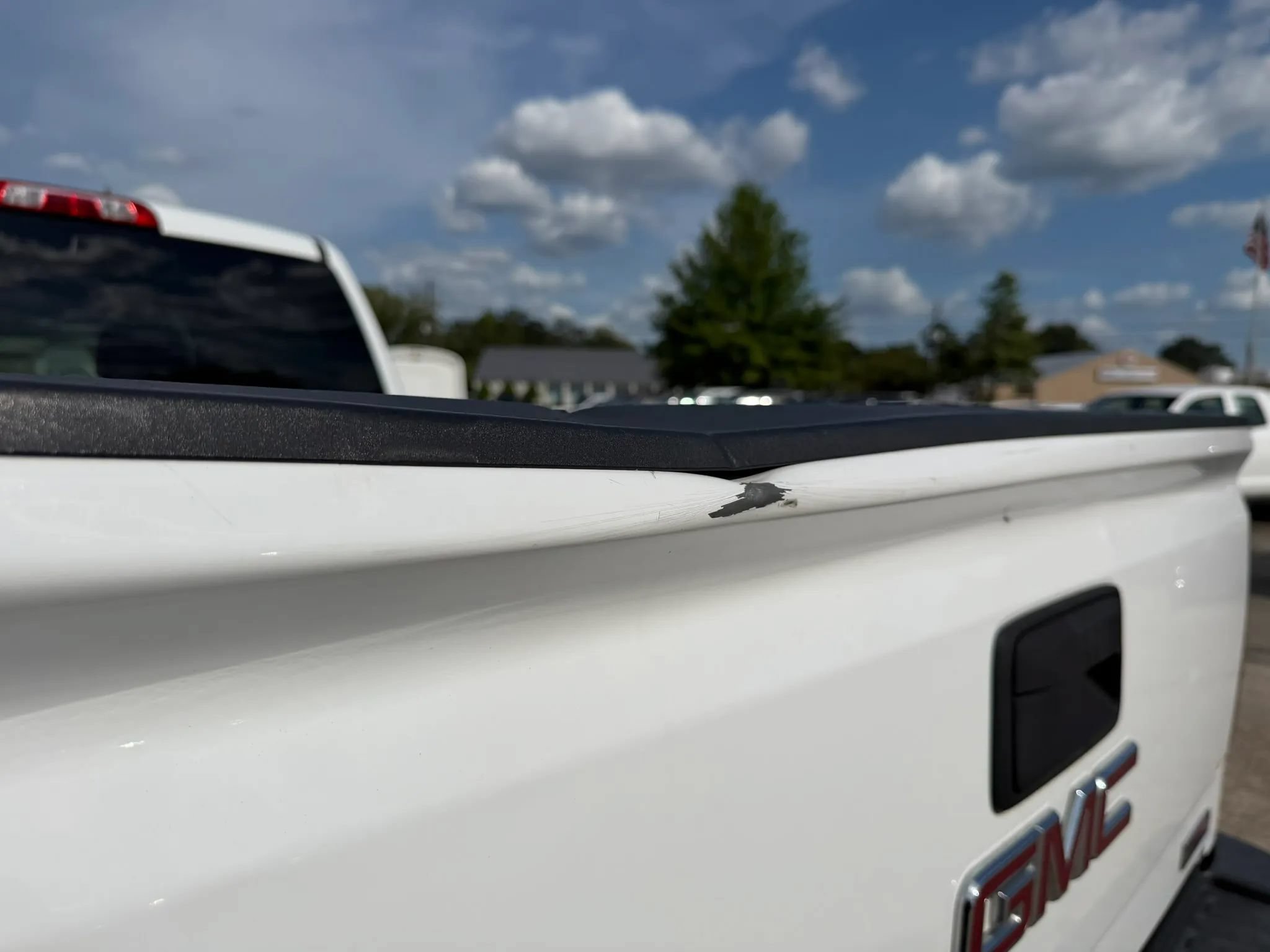 Used 2015 GMC Sierra 2500 SLT w/ Duramax Plus Package AWD/4WD image 29