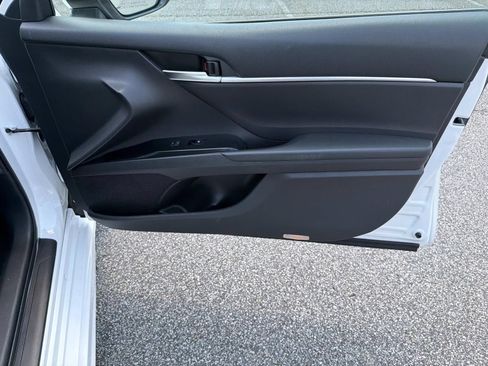 Used 2019 Toyota Camry SE FWD image 14