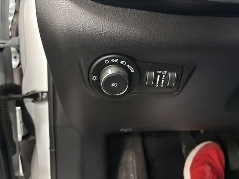 Used 2025 Jeep Compass Limited image 22