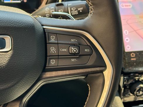 Used 2023 Jeep Grand Cherokee 4WD 4xe image 31