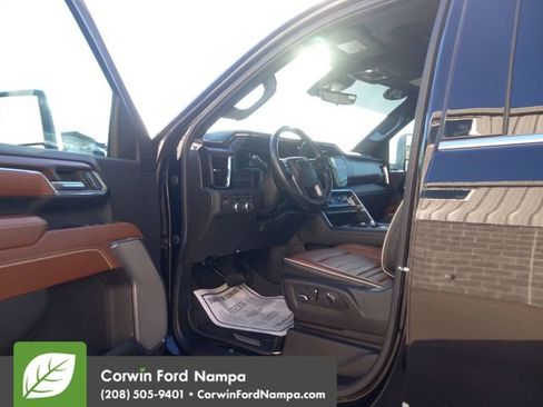 Used 2024 GMC Sierra 3500 Denali Ultimate image 9