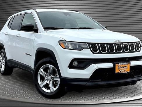 Used 2024 Jeep Compass Latitude AWD/4WD image 3