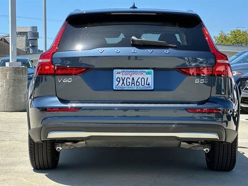 Used 2026 Volvo V60 B5 Cross Country Plus w/ Climate Package AWD/4WD image 4