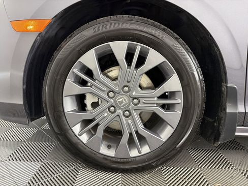 Used 2025 Honda Odyssey Touring image 9