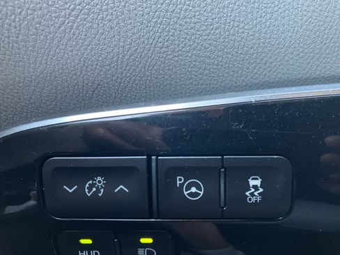 Used 2022 Toyota Prius Limited w/ Premium Convenience Package image 13