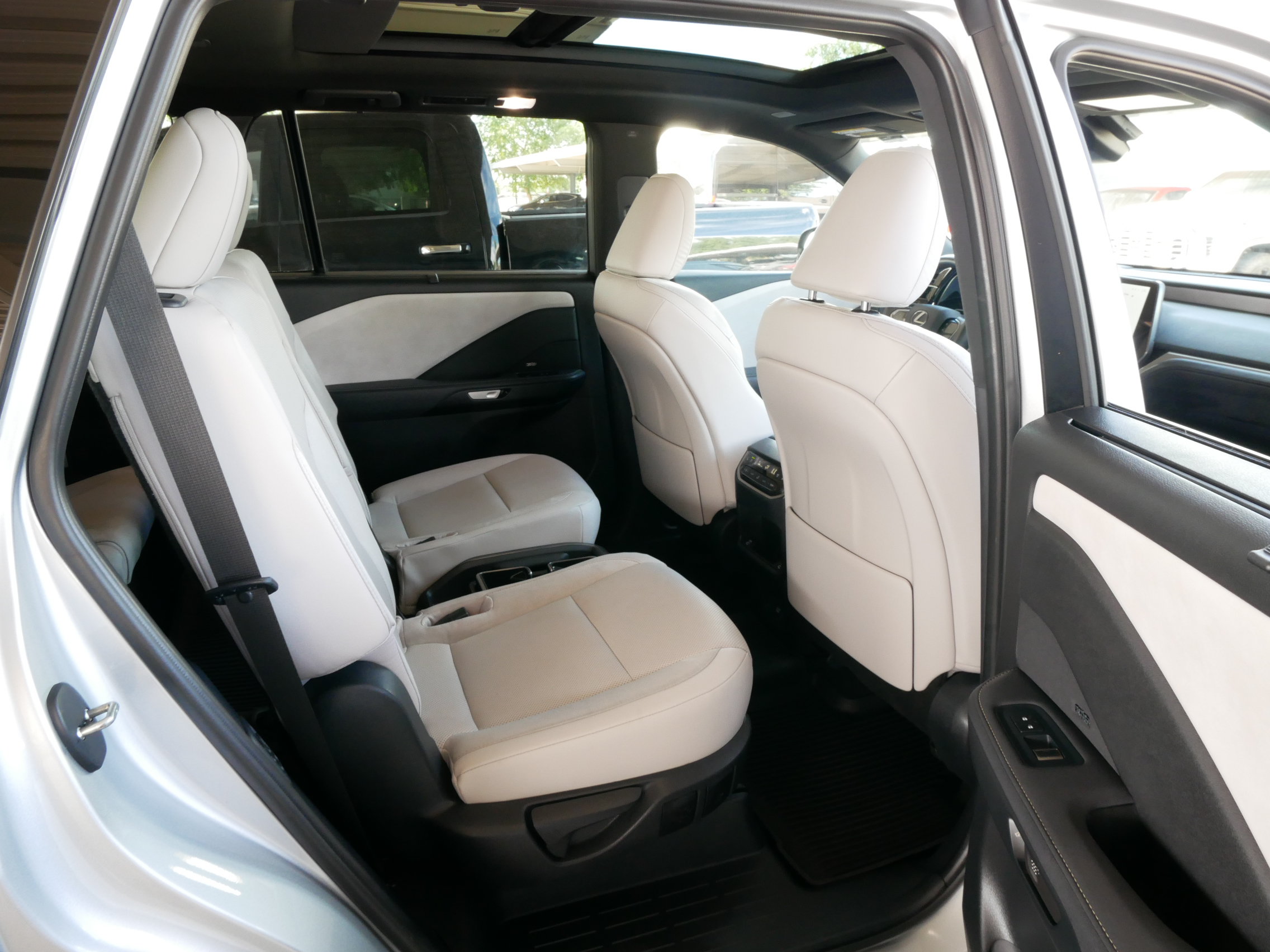 Certified 2026 Lexus TX 550h AWD Plug-In Hybrid w/ Technology Package image 16