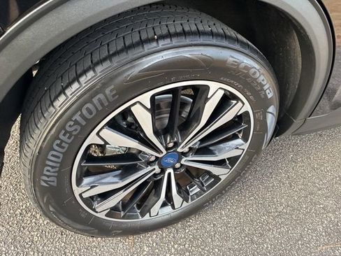 Used 2022 Ford Escape SE w/ SE Sport Appearance Package image 15