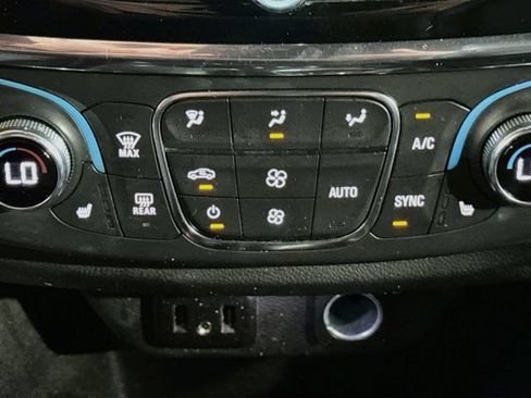 Used 2023 Chevrolet Traverse LT AWD/4WD image 19