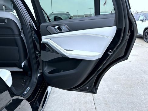 Used 2024 BMW X6 xDrive40i w/ Premium Package image 17