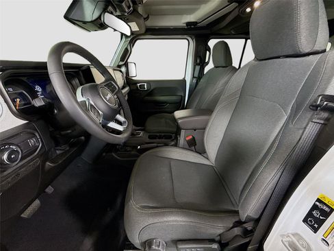 Used 2025 Jeep Wrangler Unlimited Sahara AWD/4WD image 14