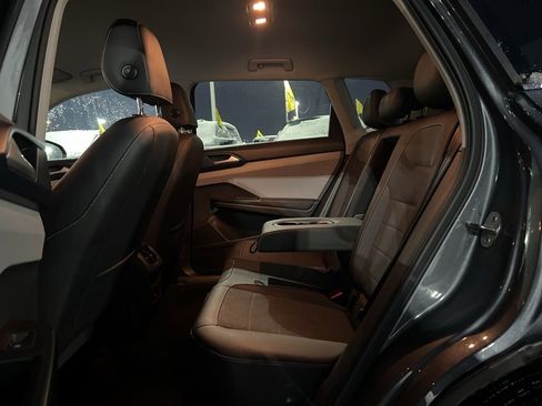 Used 2024 Volkswagen Taos SE image 23