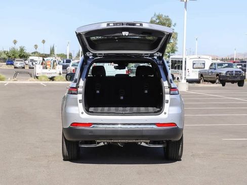 New 2024 Jeep Grand Cherokee Laredo X w/ Luxury Tech Group I AWD/4WD image 27