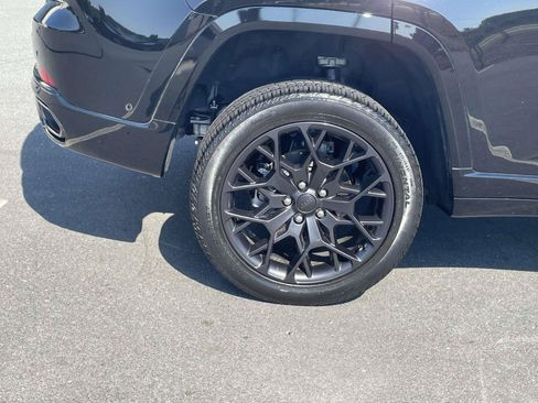Certified 2024 Jeep Grand Cherokee Summit AWD/4WD image 7