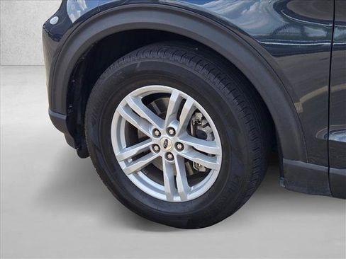 Certified 2023 Ford Explorer XLT RWD image 24
